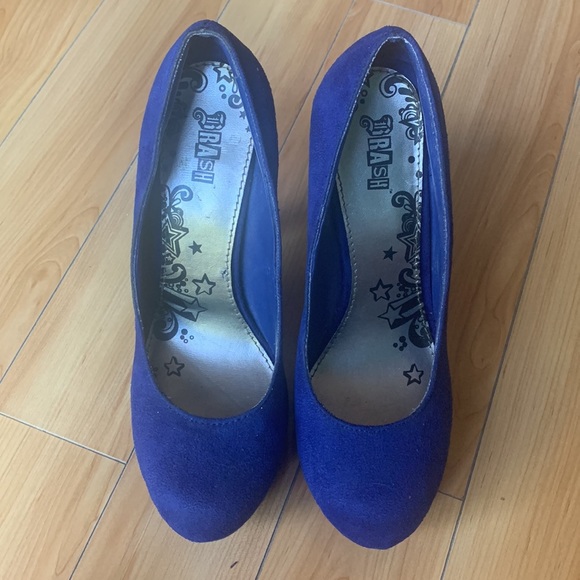 Blue heels - Picture 2 of 5